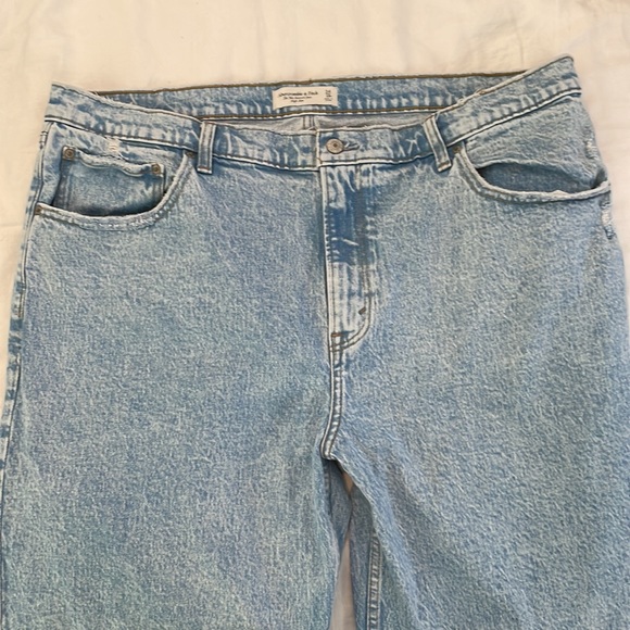 Abercrombie High Rise 90s Relaxed Jean Light - 34W Short - Picture 10 of 14